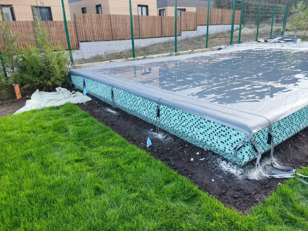 Батутное покрывало на бассейне в Тобольске